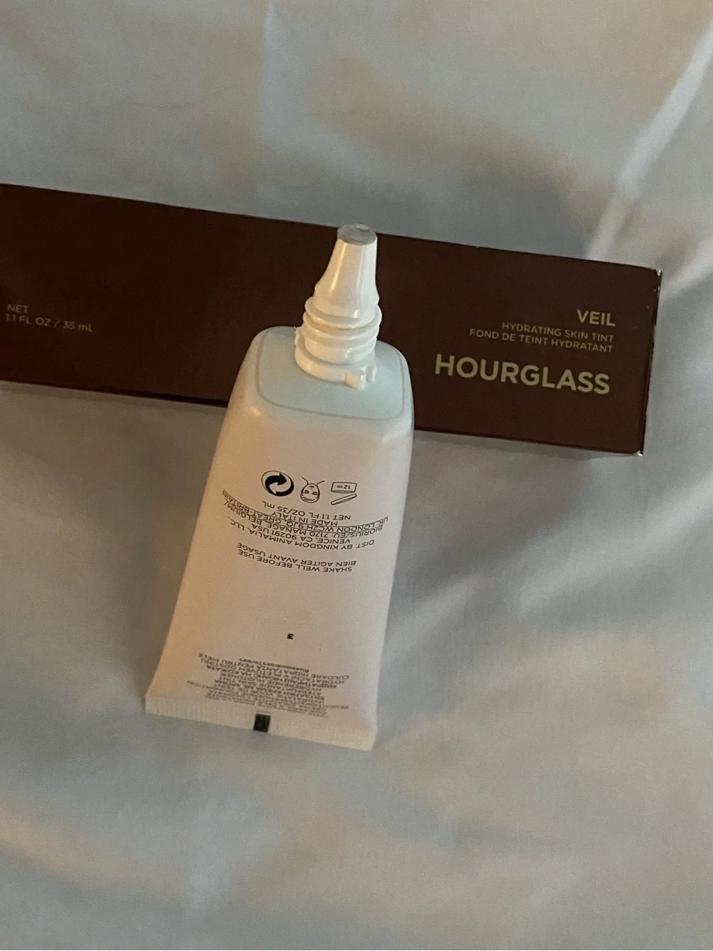 Hourglass Hydrating Skin Tint  Veil 3 - Very Light with Warm Undertones